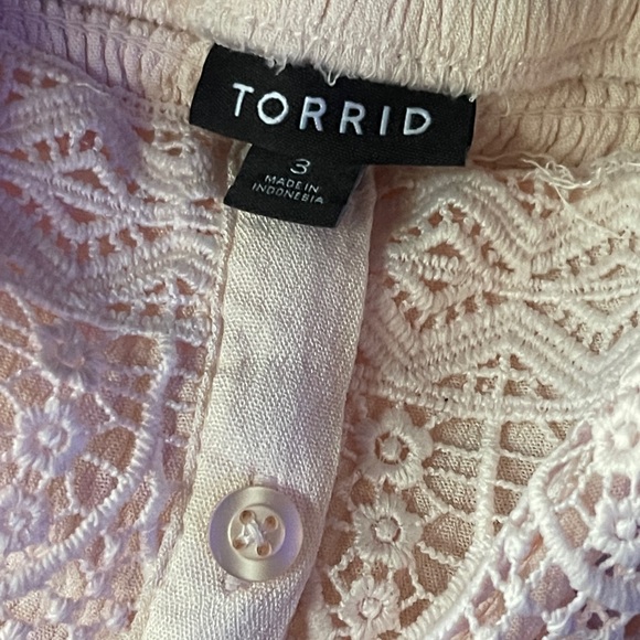 Torrid 3x button and lace detailed tank - Picture 8 of 10